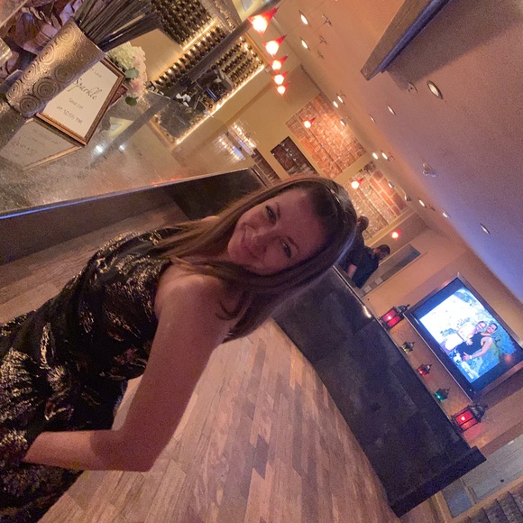 Meet your Posher, Christina - Picture 1 of 8